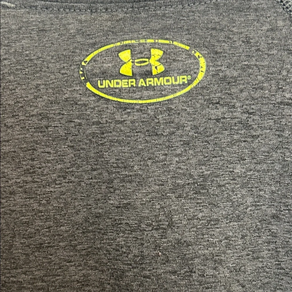 Boys Under Armour Gray HeatGear Shirt size Youth M